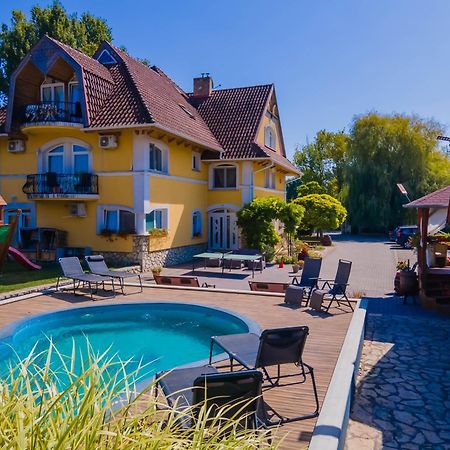 Jade Panzio Bed & Breakfast Balatonföldvár Dış mekan fotoğraf