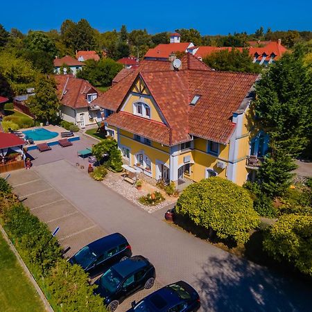 Jade Panzio Bed & Breakfast Balatonföldvár Dış mekan fotoğraf