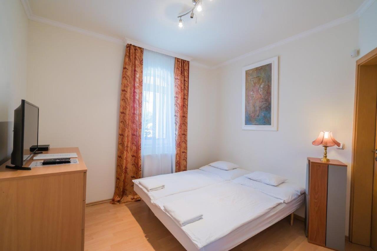 Jade Panzio Bed & Breakfast Balatonföldvár Dış mekan fotoğraf