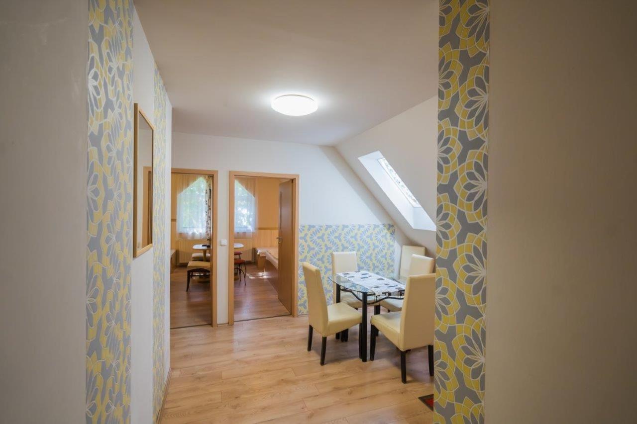 Jade Panzio Bed & Breakfast Balatonföldvár Dış mekan fotoğraf