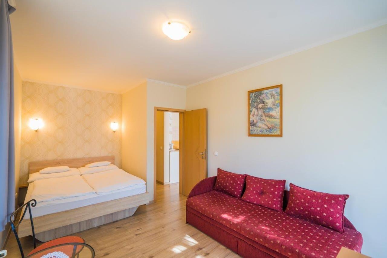 Jade Panzio Bed & Breakfast Balatonföldvár Dış mekan fotoğraf