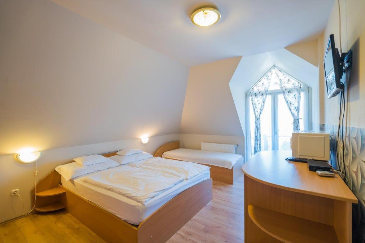 Jade Panzio Bed & Breakfast Balatonföldvár Dış mekan fotoğraf