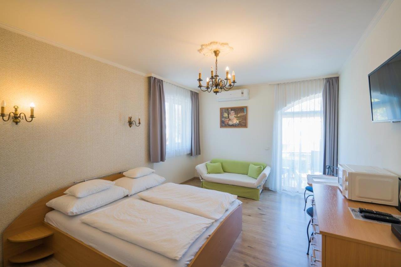 Jade Panzio Bed & Breakfast Balatonföldvár Dış mekan fotoğraf