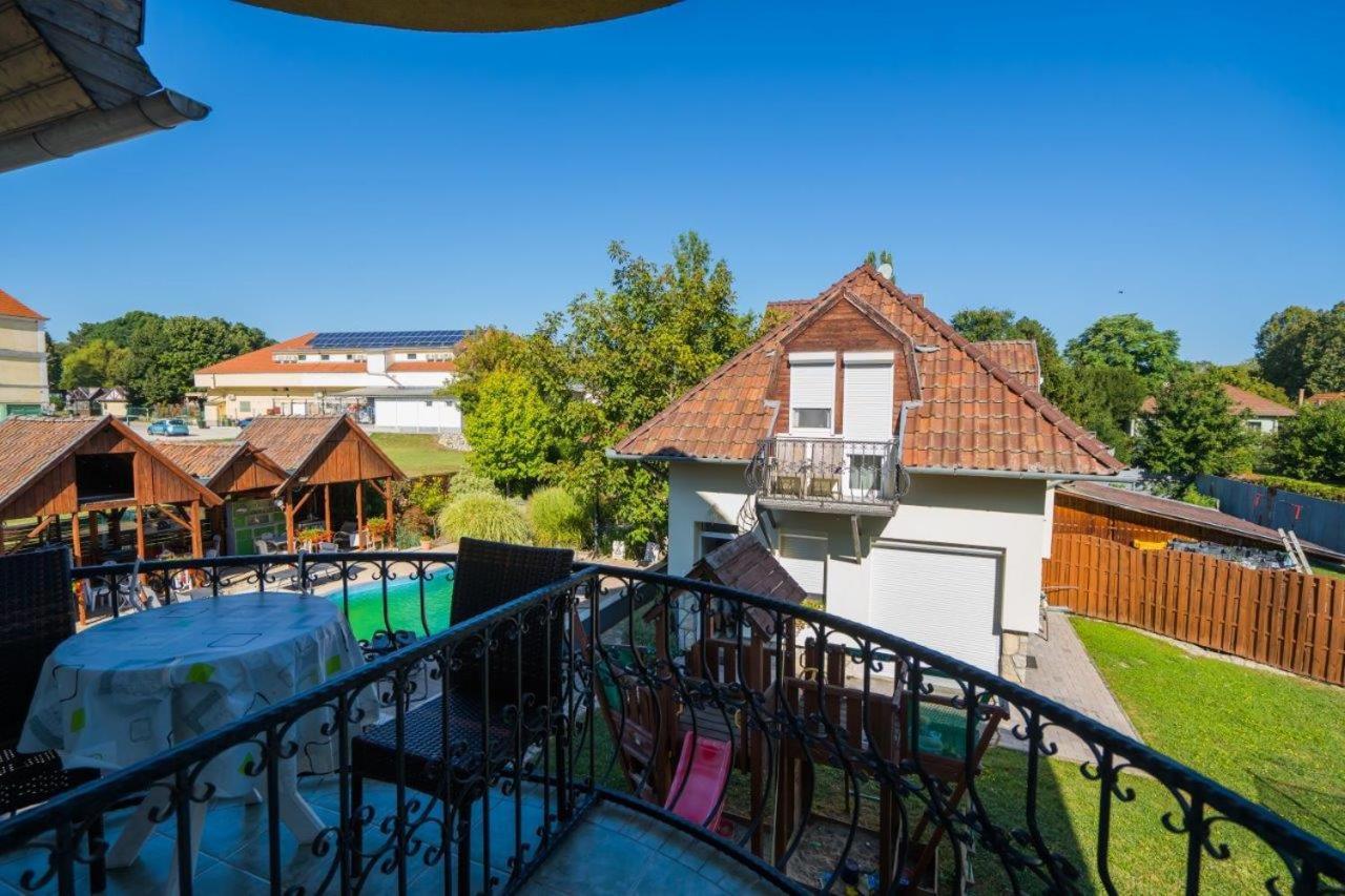 Jade Panzio Bed & Breakfast Balatonföldvár Dış mekan fotoğraf