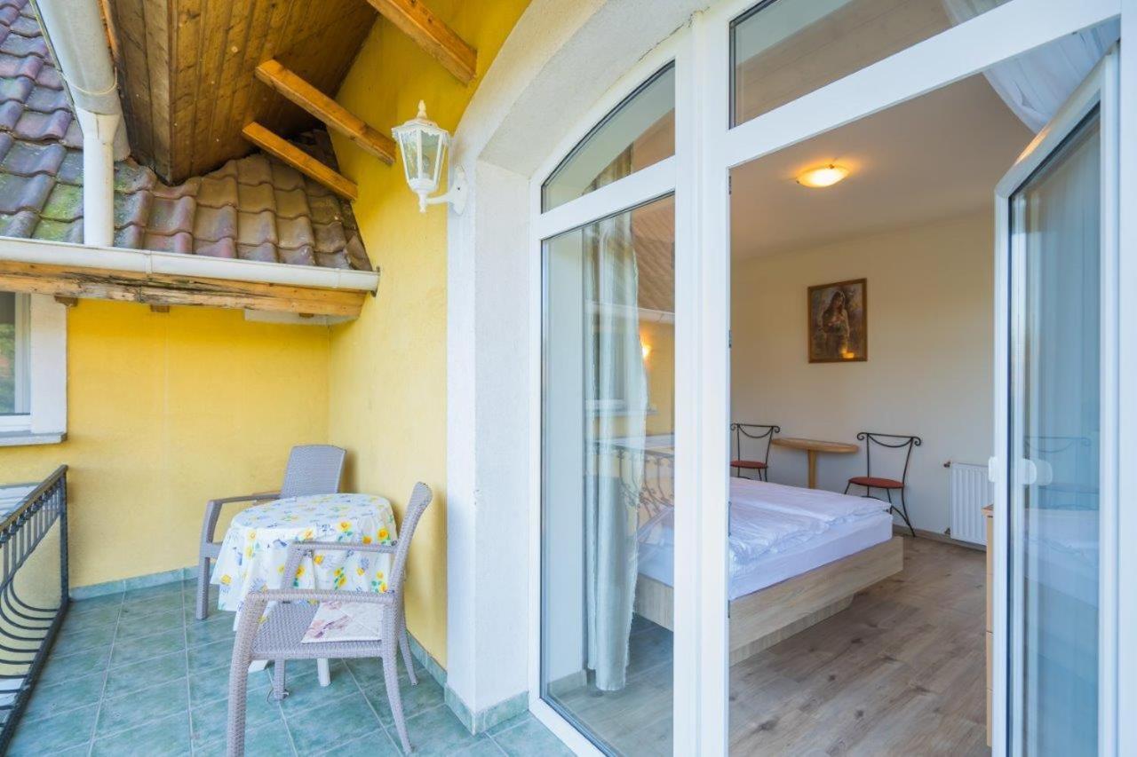 Jade Panzio Bed & Breakfast Balatonföldvár Dış mekan fotoğraf